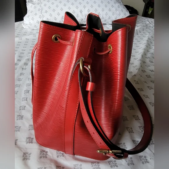 Louis Vuitton Petite Noe Strawstring Bucket Shoulder Bag In Red Epi Leather